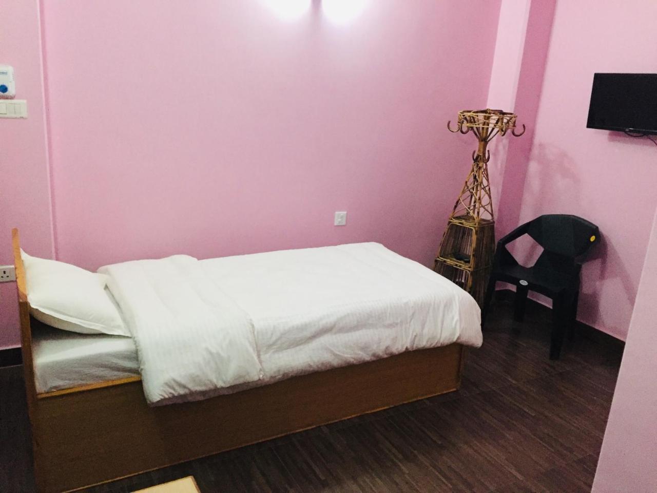 Obey Guest House Покхара Экстерьер фото
