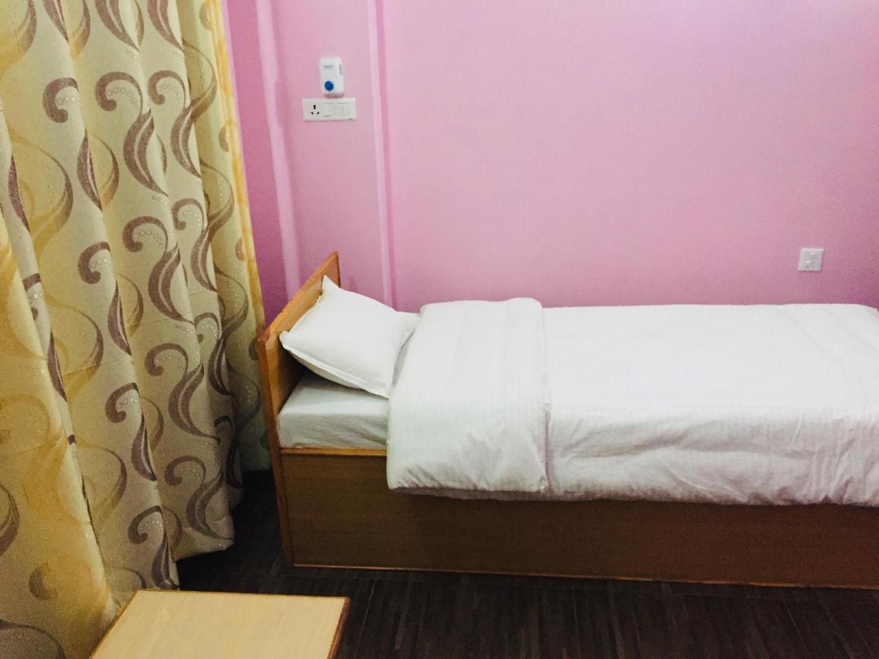 Obey Guest House Покхара Экстерьер фото